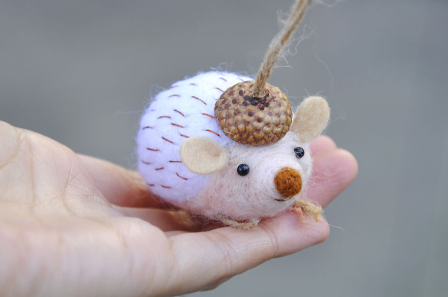 I Make Needle Felted Animal Ornaments Wearing Tiny Acorn Berets I Make Needle Felted Animal Ornaments Wearing Tiny Acorn Berets