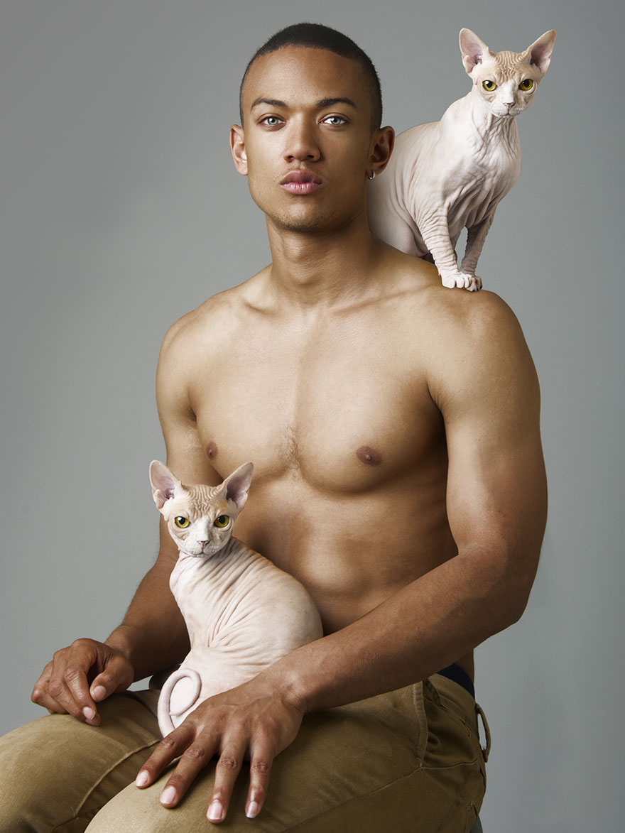 Photographer Captures Topless Male Models Posing With Cats And It’s Absolute Purrfection Photographer Captures Topless Male Models Posing With Cats And It’s Absolute Purrfection