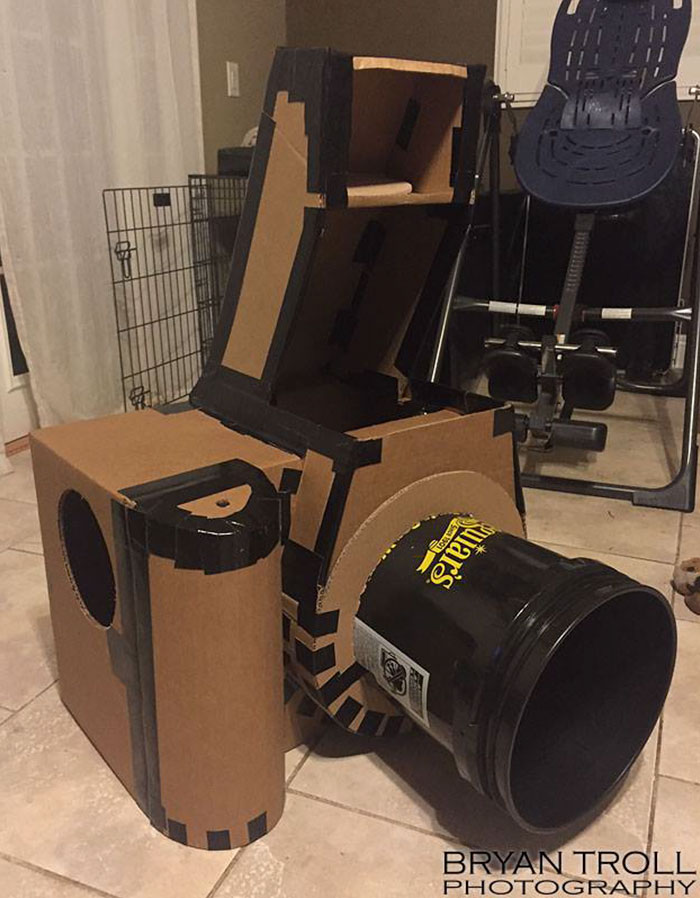 Guy Makes Fully-Functional Nikon Camera Halloween Costume, Spends Whole Evening Taking Pics Guy Makes Fully-Functional Nikon Camera Halloween Costume, Spends Whole Evening Taking Pics