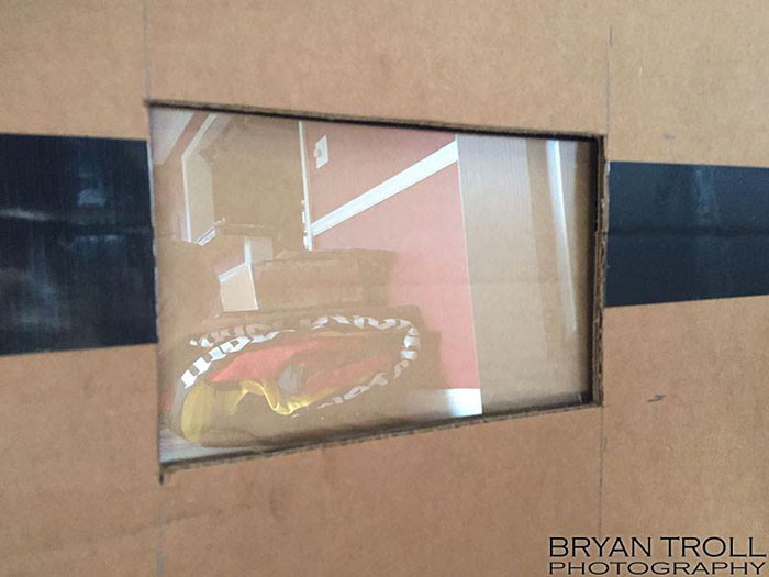 Guy Makes Fully-Functional Nikon Camera Halloween Costume, Spends Whole Evening Taking Pics Guy Makes Fully-Functional Nikon Camera Halloween Costume, Spends Whole Evening Taking Pics