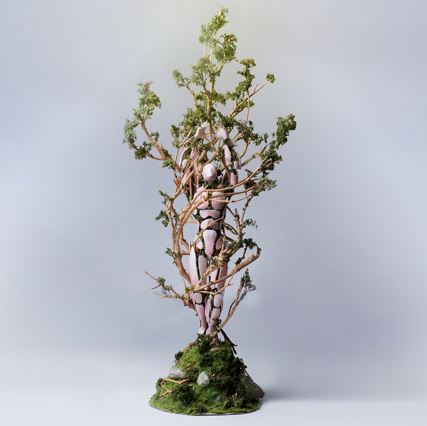 Sculptures By Garret Kane Capture Nature’s Cycle And Its Fragile Beauty Sculptures By Garret Kane Capture Nature’s Cycle And Its Fragile Beauty