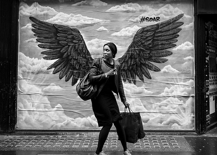 191 Perfectly Timed Street Photography Shots That Show Timing Is Everything