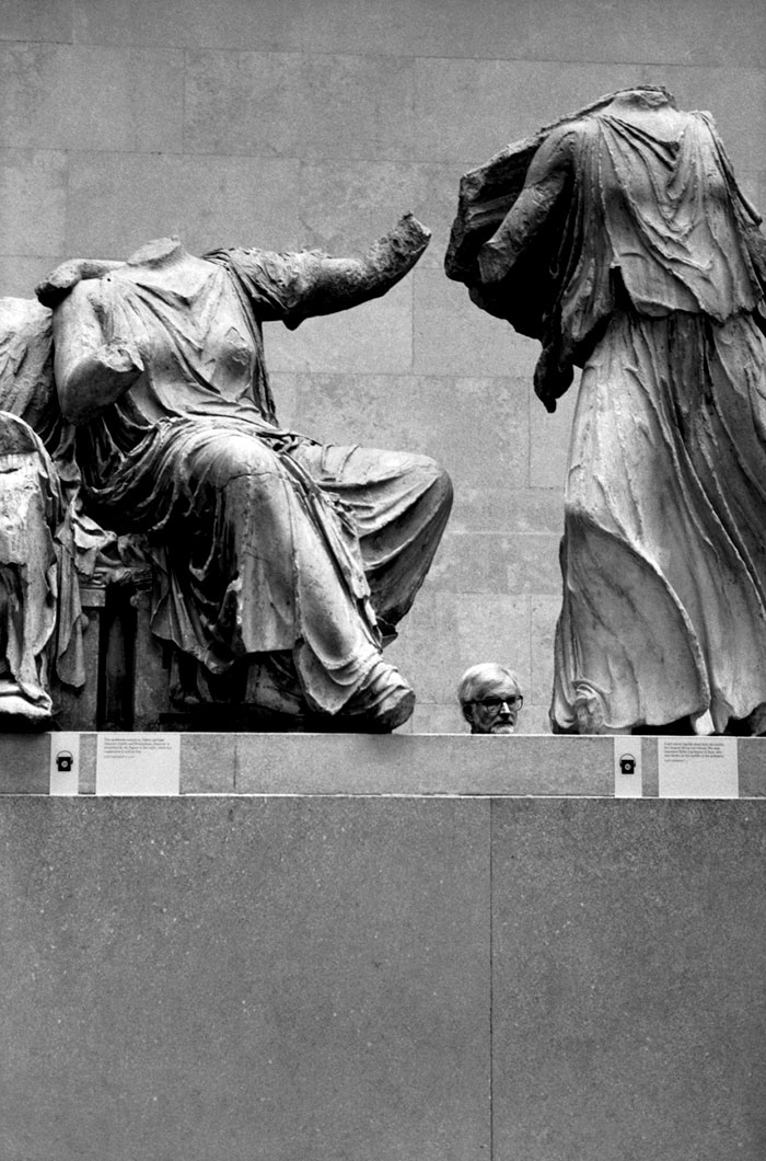 191 Perfectly Timed Street Photography Shots That Show Timing Is Everything