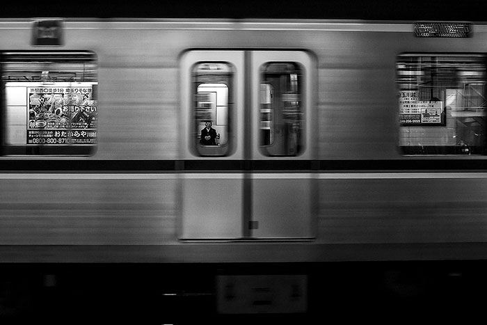 191 Perfectly Timed Street Photography Shots That Show Timing Is Everything