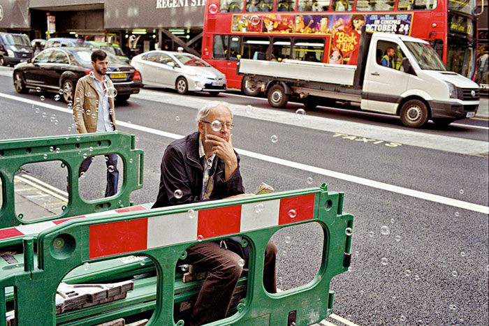 191 Perfectly Timed Street Photography Shots That Show Timing Is Everything