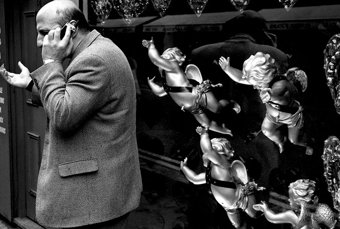 191 Perfectly Timed Street Photography Shots That Show Timing Is Everything