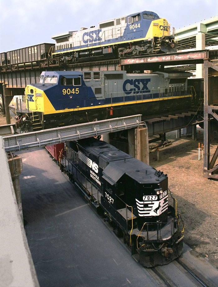 191 Perfectly Timed Street Photography Shots That Show Timing Is Everything