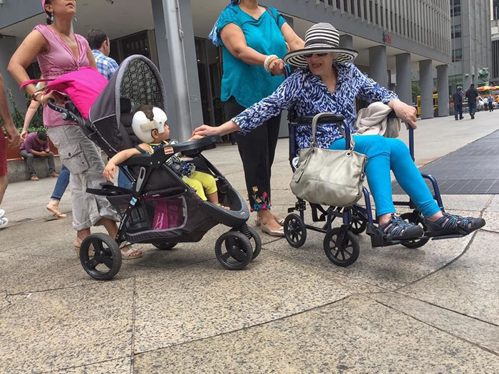 191 Perfectly Timed Street Photography Shots That Show Timing Is Everything