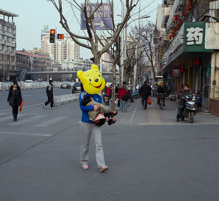 191 Perfectly Timed Street Photography Shots That Show Timing Is Everything