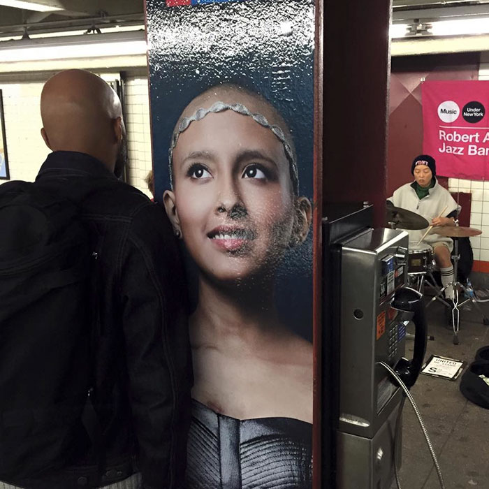 191 Perfectly Timed Street Photography Shots That Show Timing Is Everything