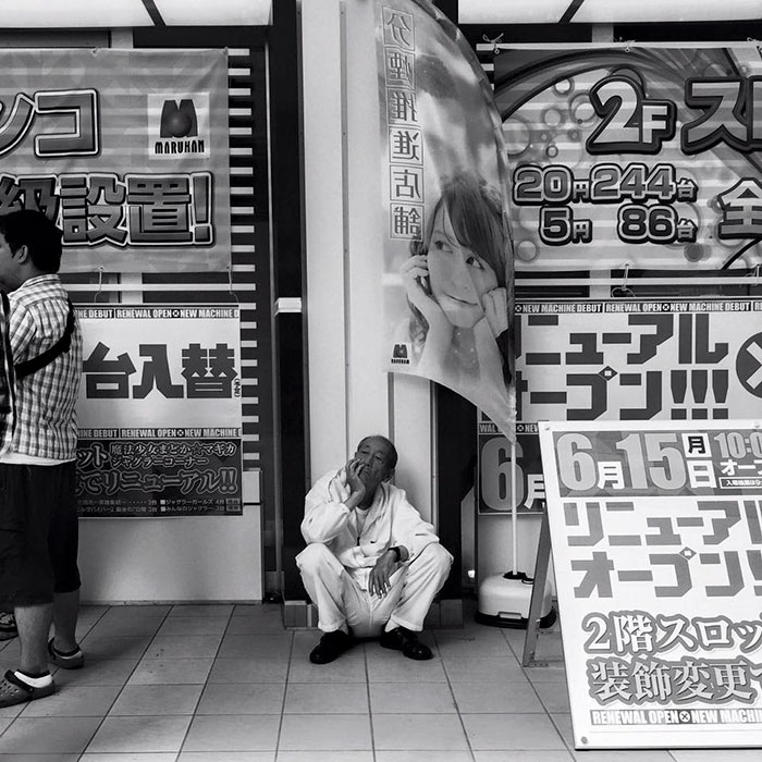 191 Perfectly Timed Street Photography Shots That Show Timing Is Everything