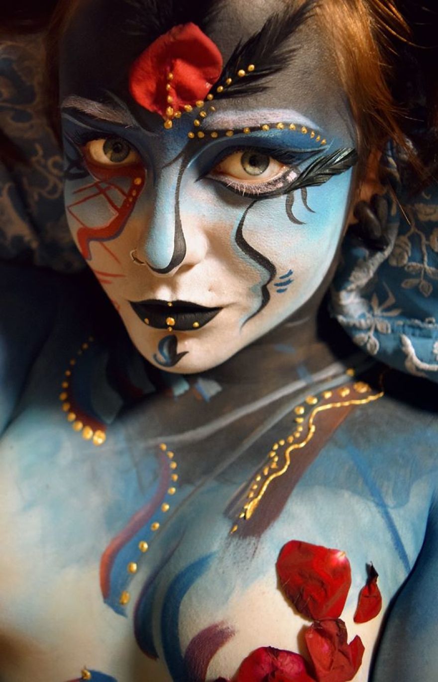 I’m A Self-Thought Artist Painting On Faces I’m A Self-Thought Artist Painting On Faces