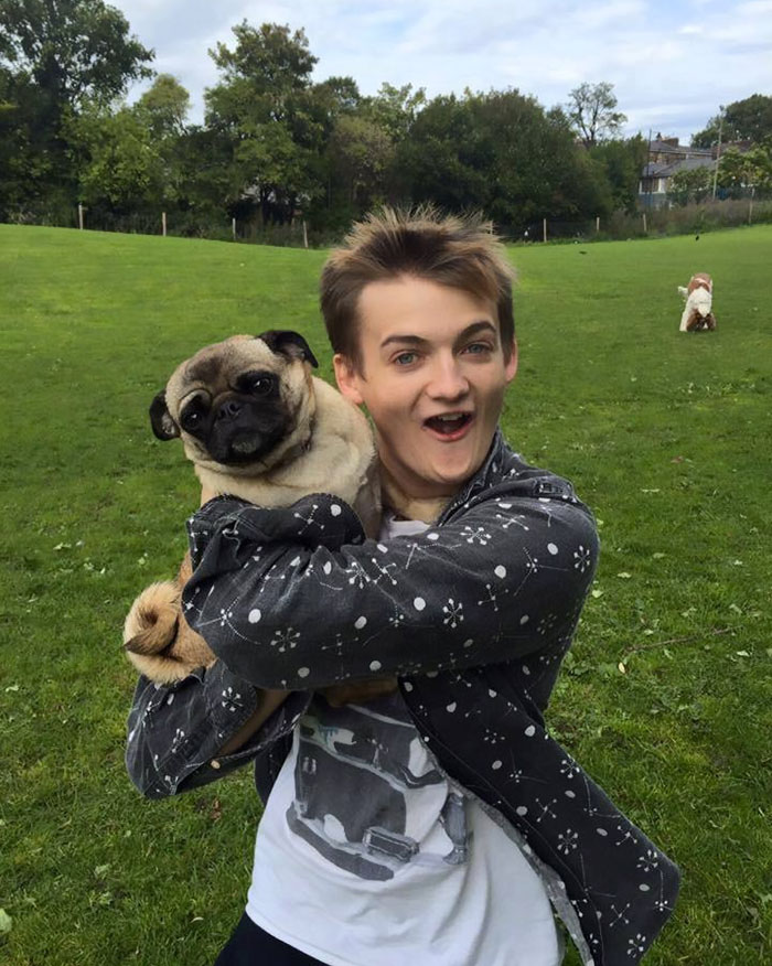King Joffrey Hugs A Pug, And Sparks A Brutal Photoshop Battle King Joffrey Hugs A Pug, And Sparks A Brutal Photoshop Battle