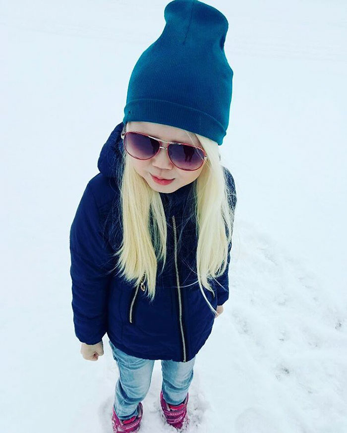 8-Year-Old &#8220;Siberian Snow White&#8221; Surprises Modeling Agencies With Unique Beauty, Gets Flooded With Offers