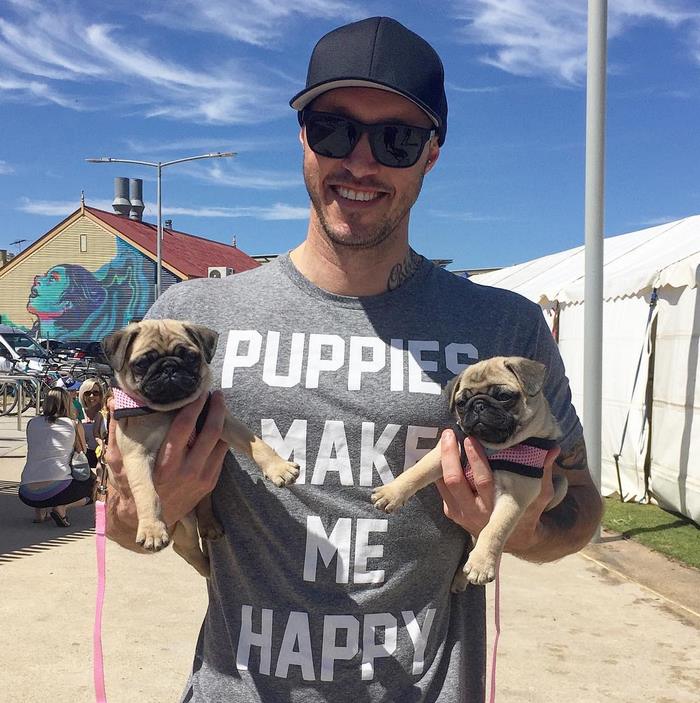 This “Crazy Dog Lady Man” Is On A Mission To Rescue Every Dog In The World This “Crazy Dog Lady Man” Is On A Mission To Rescue Every Dog In The World