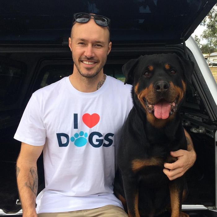 This “Crazy Dog Lady Man” Is On A Mission To Rescue Every Dog In The World This “Crazy Dog Lady Man” Is On A Mission To Rescue Every Dog In The World