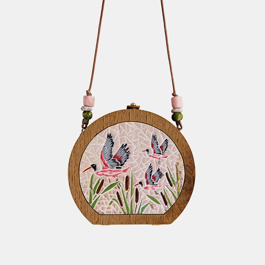 I’m Reconnecting With Nature By Creating Wood And Ceramic Mosaic Bags I’m Reconnecting With Nature By Creating Wood And Ceramic Mosaic Bags