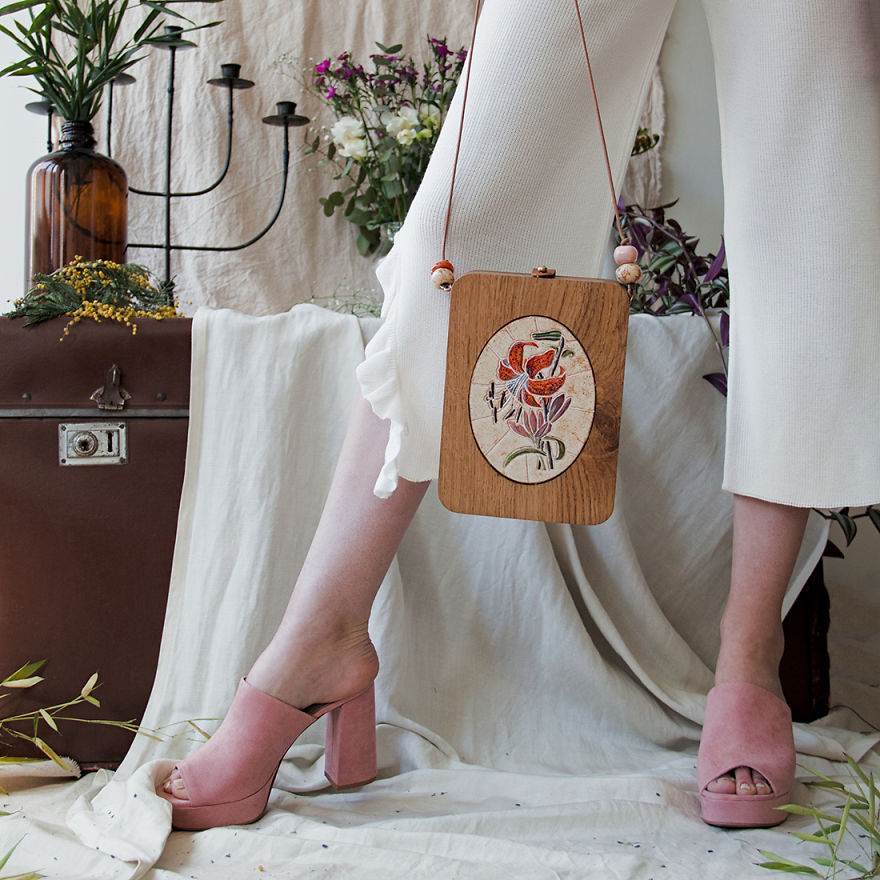 I’m Reconnecting With Nature By Creating Wood And Ceramic Mosaic Bags I’m Reconnecting With Nature By Creating Wood And Ceramic Mosaic Bags