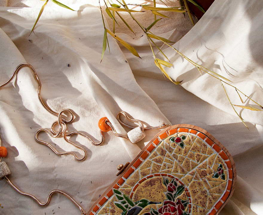 I’m Reconnecting With Nature By Creating Wood And Ceramic Mosaic Bags I’m Reconnecting With Nature By Creating Wood And Ceramic Mosaic Bags