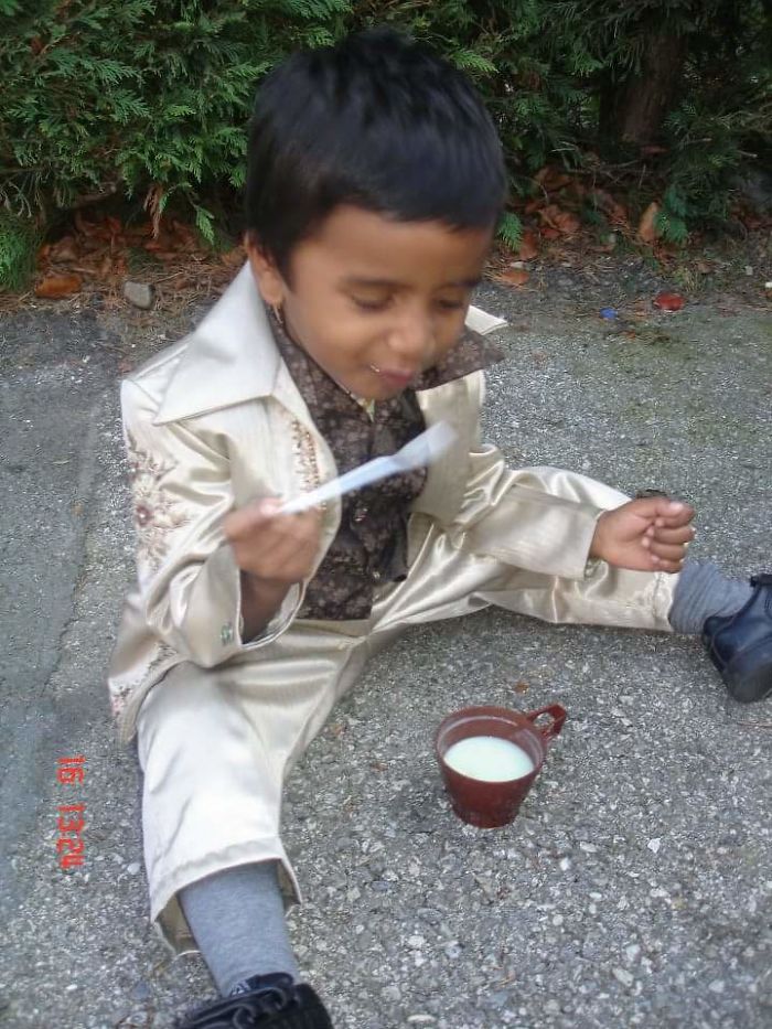 193 Siblings Who Hilariously Recreated Their Childhood Photos 193 Siblings Who Hilariously Recreated Their Childhood Photos