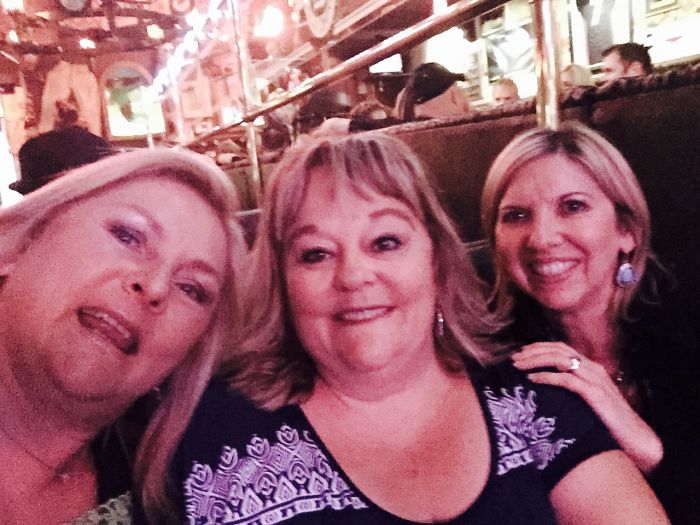 193 Siblings Who Hilariously Recreated Their Childhood Photos 193 Siblings Who Hilariously Recreated Their Childhood Photos