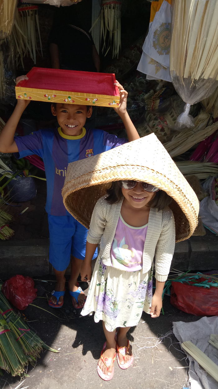 193 Siblings Who Hilariously Recreated Their Childhood Photos 193 Siblings Who Hilariously Recreated Their Childhood Photos