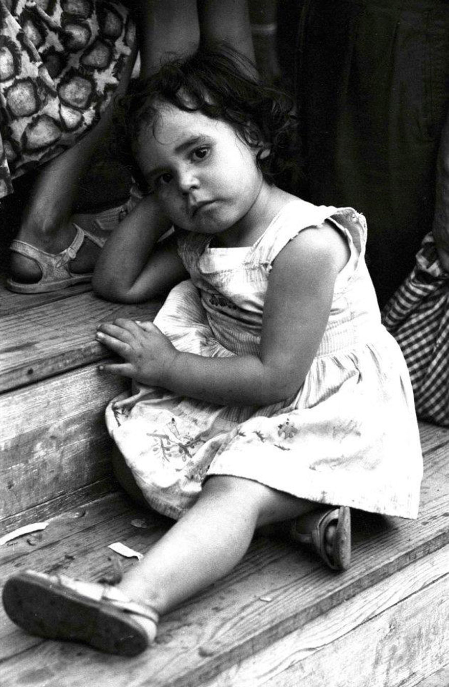 Man Buys Envelope For $3.50 In Flea Market, Discovers Lost Photos Of Barcelona By Unknown Master Photographer Inside Man Buys Envelope For $3.50 In Flea Market, Discovers Lost Photos Of Barcelona By Unknown Master Photographer Inside