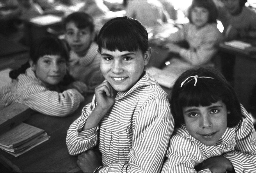 Man Buys Envelope For $3.50 In Flea Market, Discovers Lost Photos Of Barcelona By Unknown Master Photographer Inside Man Buys Envelope For $3.50 In Flea Market, Discovers Lost Photos Of Barcelona By Unknown Master Photographer Inside