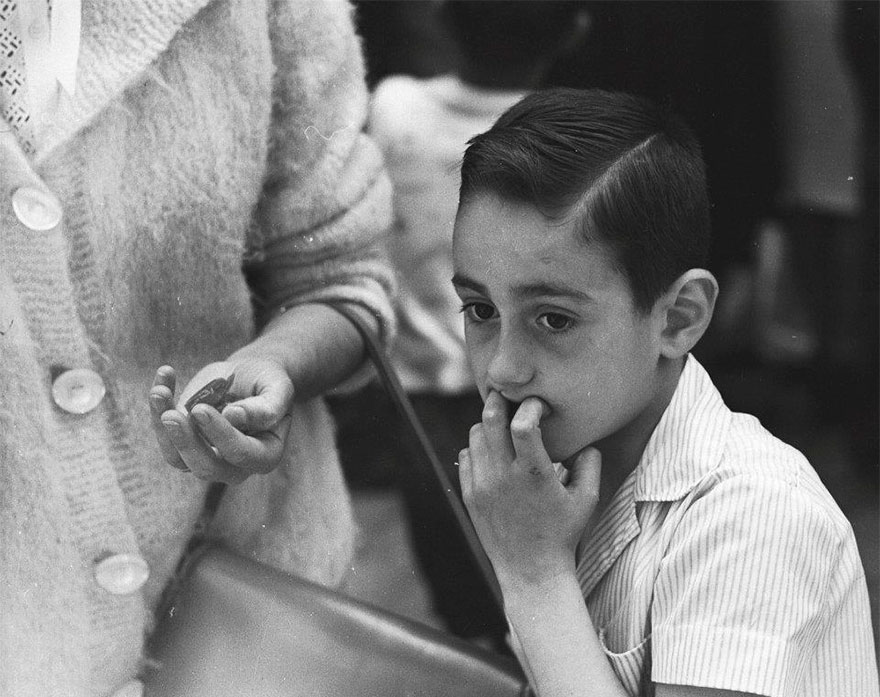 Man Buys Envelope For $3.50 In Flea Market, Discovers Lost Photos Of Barcelona By Unknown Master Photographer Inside Man Buys Envelope For $3.50 In Flea Market, Discovers Lost Photos Of Barcelona By Unknown Master Photographer Inside