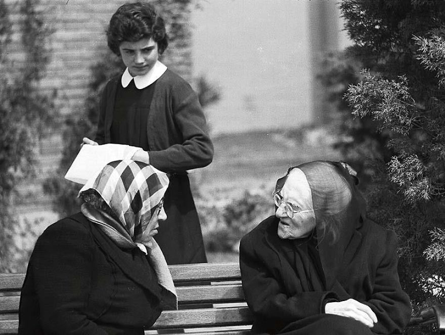 Man Buys Envelope For $3.50 In Flea Market, Discovers Lost Photos Of Barcelona By Unknown Master Photographer Inside Man Buys Envelope For $3.50 In Flea Market, Discovers Lost Photos Of Barcelona By Unknown Master Photographer Inside