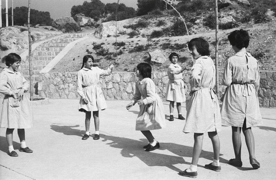 Man Buys Envelope For $3.50 In Flea Market, Discovers Lost Photos Of Barcelona By Unknown Master Photographer Inside Man Buys Envelope For $3.50 In Flea Market, Discovers Lost Photos Of Barcelona By Unknown Master Photographer Inside