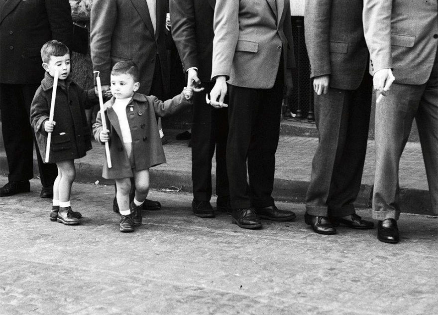 Man Buys Envelope For $3.50 In Flea Market, Discovers Lost Photos Of Barcelona By Unknown Master Photographer Inside Man Buys Envelope For $3.50 In Flea Market, Discovers Lost Photos Of Barcelona By Unknown Master Photographer Inside