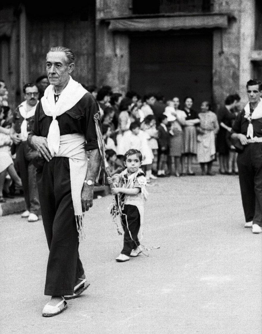 Man Buys Envelope For $3.50 In Flea Market, Discovers Lost Photos Of Barcelona By Unknown Master Photographer Inside Man Buys Envelope For $3.50 In Flea Market, Discovers Lost Photos Of Barcelona By Unknown Master Photographer Inside