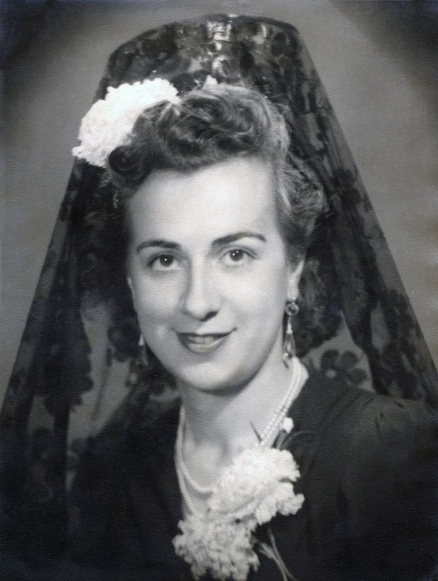 Man Buys Envelope For $3.50 In Flea Market, Discovers Lost Photos Of Barcelona By Unknown Master Photographer Inside Man Buys Envelope For $3.50 In Flea Market, Discovers Lost Photos Of Barcelona By Unknown Master Photographer Inside