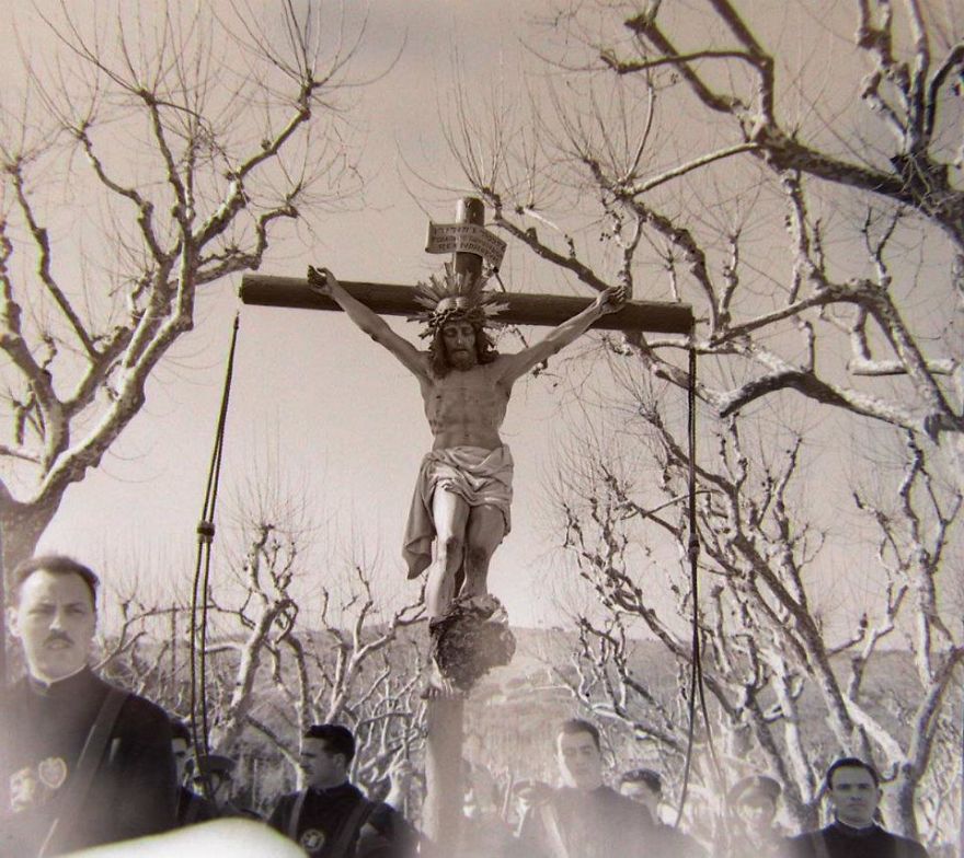 Man Buys Envelope For $3.50 In Flea Market, Discovers Lost Photos Of Barcelona By Unknown Master Photographer Inside Man Buys Envelope For $3.50 In Flea Market, Discovers Lost Photos Of Barcelona By Unknown Master Photographer Inside