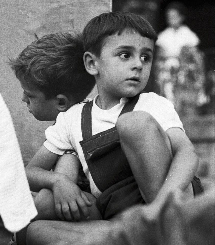 Man Buys Envelope For $3.50 In Flea Market, Discovers Lost Photos Of Barcelona By Unknown Master Photographer Inside Man Buys Envelope For $3.50 In Flea Market, Discovers Lost Photos Of Barcelona By Unknown Master Photographer Inside