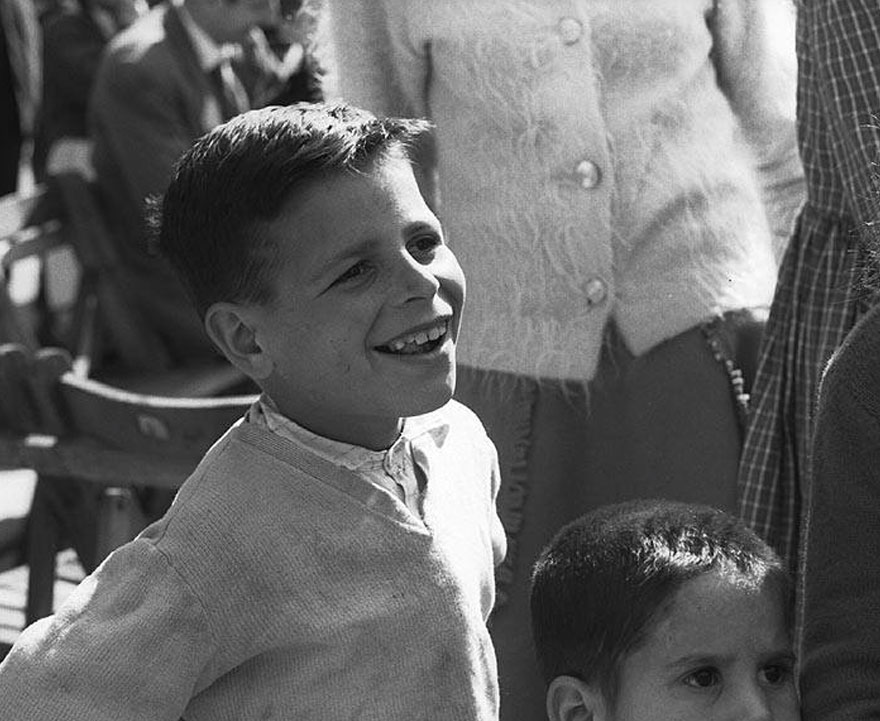 Man Buys Envelope For $3.50 In Flea Market, Discovers Lost Photos Of Barcelona By Unknown Master Photographer Inside Man Buys Envelope For $3.50 In Flea Market, Discovers Lost Photos Of Barcelona By Unknown Master Photographer Inside