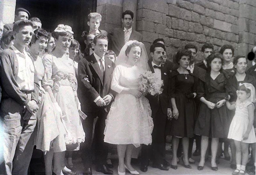 Man Buys Envelope For $3.50 In Flea Market, Discovers Lost Photos Of Barcelona By Unknown Master Photographer Inside Man Buys Envelope For $3.50 In Flea Market, Discovers Lost Photos Of Barcelona By Unknown Master Photographer Inside