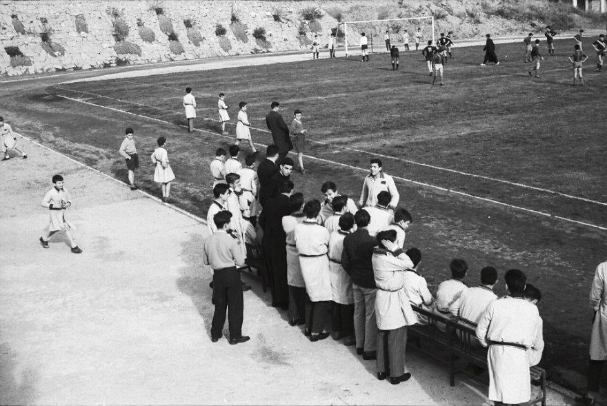 Man Buys Envelope For $3.50 In Flea Market, Discovers Lost Photos Of Barcelona By Unknown Master Photographer Inside Man Buys Envelope For $3.50 In Flea Market, Discovers Lost Photos Of Barcelona By Unknown Master Photographer Inside