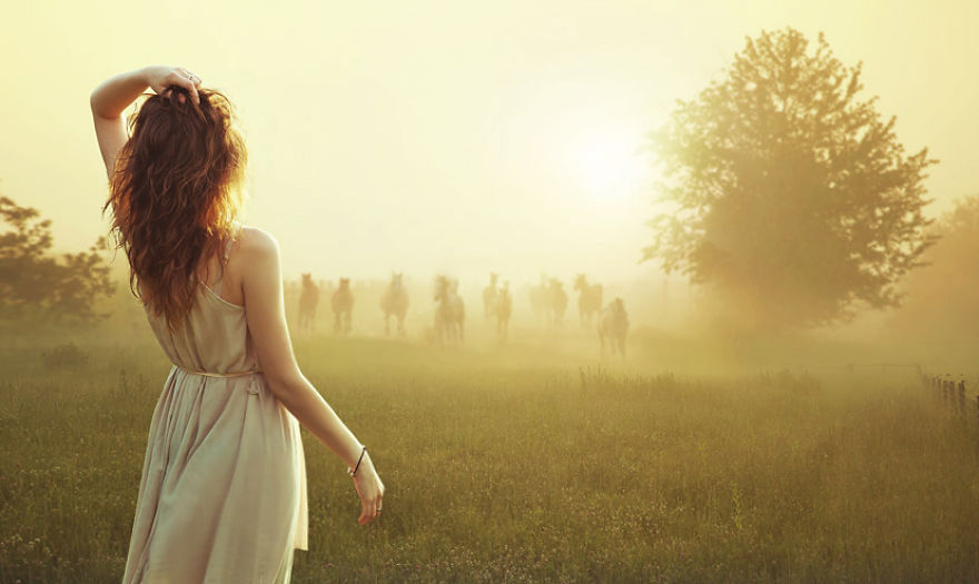 I Capture Feminine Beauty With A Touch Of Surrealism I Capture Feminine Beauty With A Touch Of Surrealism