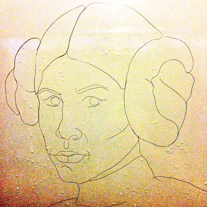 This Girl Accidentaly Created A “Drawing” Using Her Shower Hair, And Now She Can’t Stop This Girl Accidentaly Created A “Drawing” Using Her Shower Hair, And Now She Can’t Stop