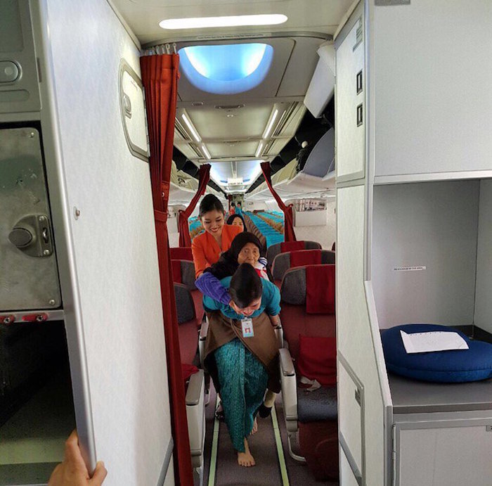 314 Of The Funniest Reactions To United Airlines Violently Dragging A Man Off A Plane (Add Yours)