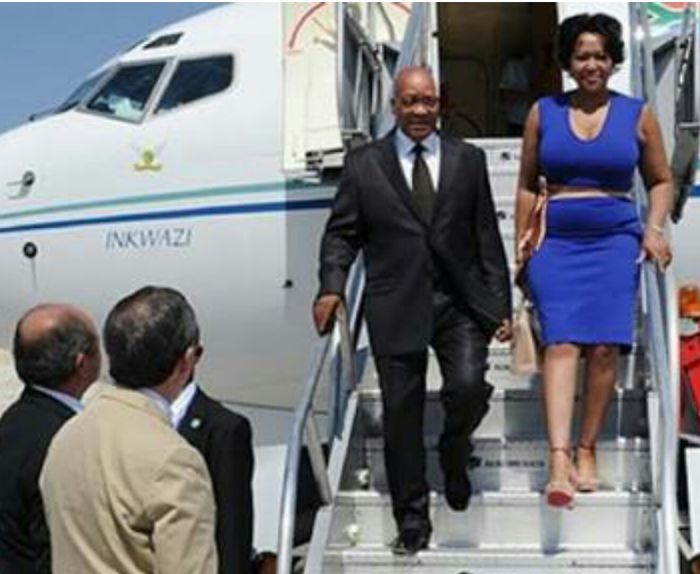 314 Of The Funniest Reactions To United Airlines Violently Dragging A Man Off A Plane (Add Yours)