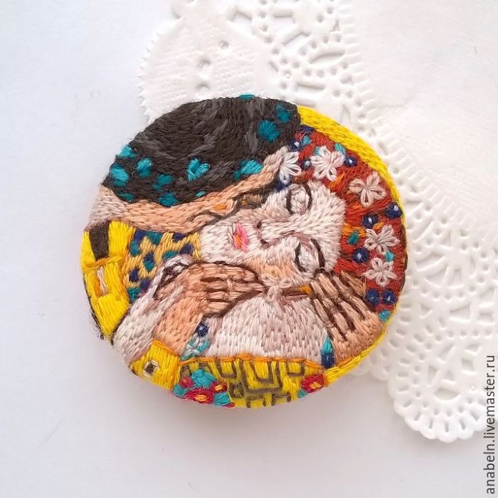 Russian Artist Anna Fedorenko Creates Tiny Replicas Of Paintings Using Embroidery Russian Artist Anna Fedorenko Creates Tiny Replicas Of Paintings Using Embroidery