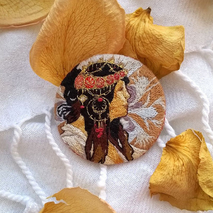 Russian Artist Anna Fedorenko Creates Tiny Replicas Of Paintings Using Embroidery Russian Artist Anna Fedorenko Creates Tiny Replicas Of Paintings Using Embroidery