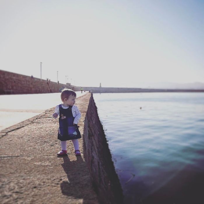 Dad’s Photos Give Other Parents Heart Attacks, Until They Realize The Truth Behind Them Dad’s Photos Give Other Parents Heart Attacks, Until They Realize The Truth Behind Them