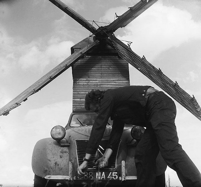 68 Humorous Street Photos From 1950s France By René Maltête 68 Humorous Street Photos From 1950s France By René Maltête