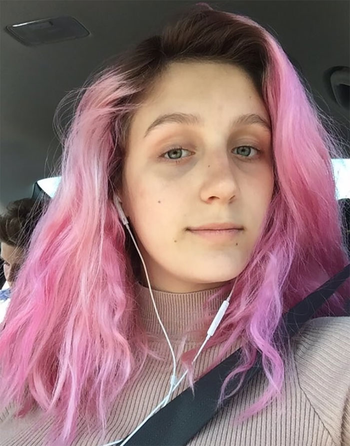 Teen Babysitter Surprises A 3-Year-Old By Dressing Up As A Mermaid And Her Reaction Is Just Too Cute