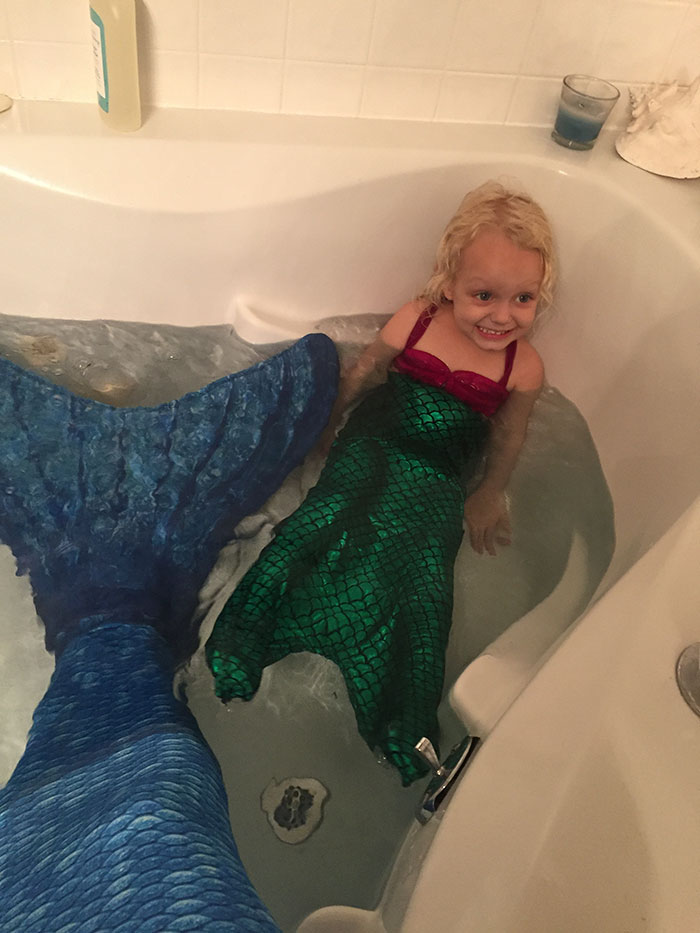 Teen Babysitter Surprises A 3-Year-Old By Dressing Up As A Mermaid And Her Reaction Is Just Too Cute