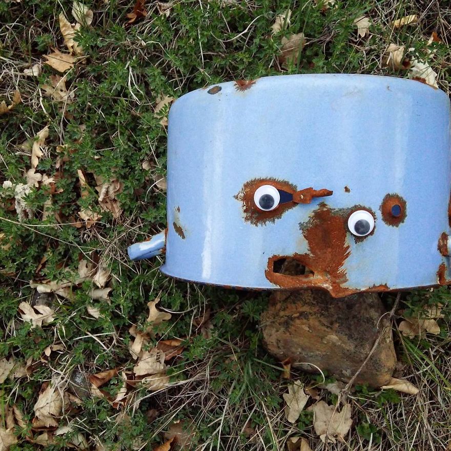 I Bring Bulgarian Streets To Life By Putting Googly Eyes On Random Objects